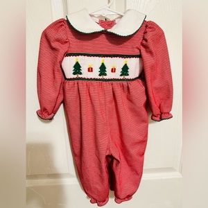 Perfectly festive! Southern Smocked brand Christmas tree one-piece bodysuit 🌲